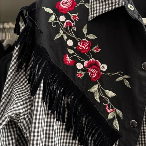 Adobe Rose Women’s Coastal Cowgirl Embroidered Western Button Down - Picture 2 of 3